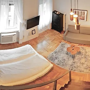 agis-luxury-place-at-dob-st-jewish-quarter.inbudapesthotels.com/
